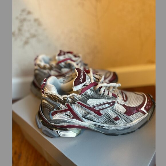 Balenciaga Runner Sneaker Burgundy and White Size:39 - Picture 2 of 15